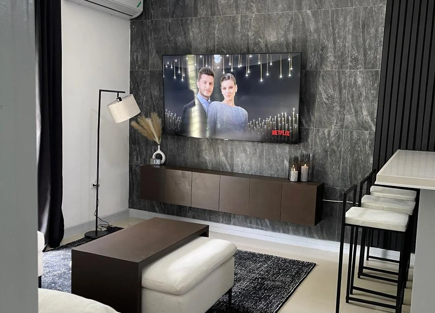 Luxury Suite Kingston